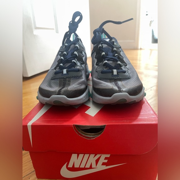 Nike React Element 87 - size 6W/ 4.5M - Picture 5 of 5